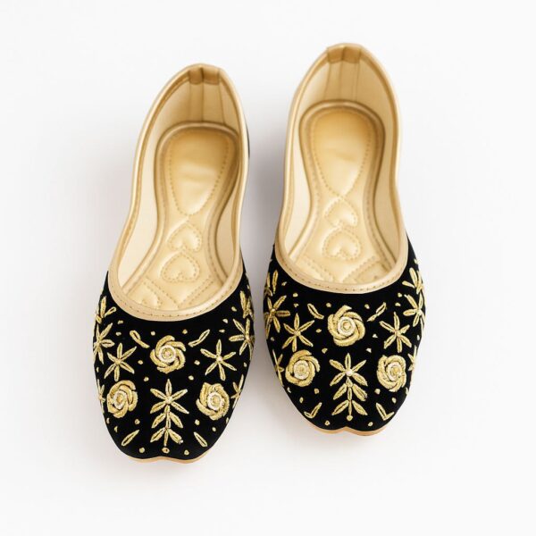 black golden punjabi juti for women